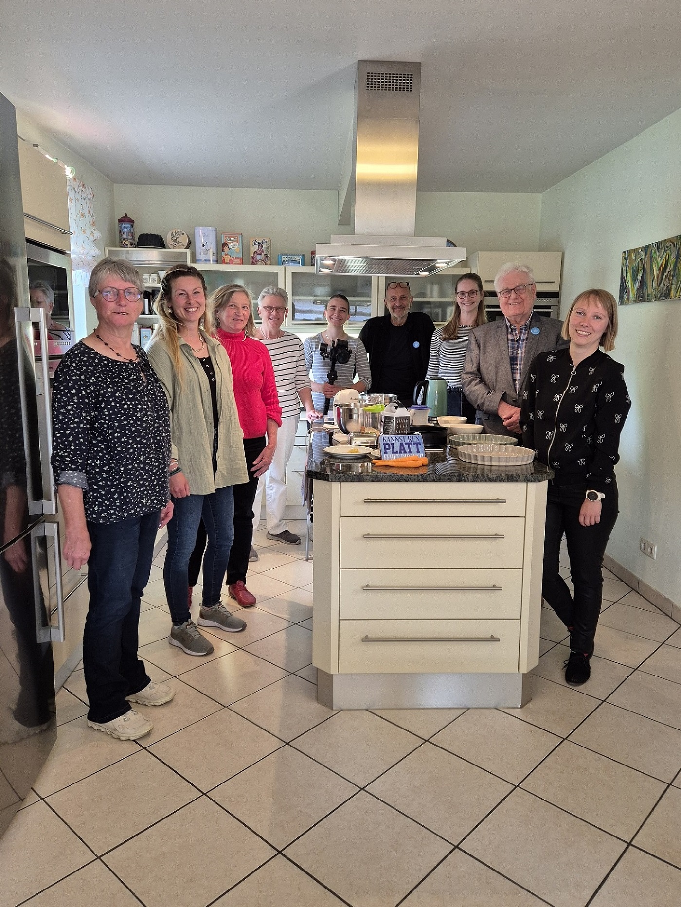 Teil des Projektteams beim Kochtermin in Bargstedt Foto Frauke Zahrte web